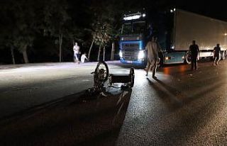 Tır motosiklete çarptı: 2 ağır yaralı