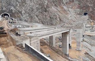 Toprak altında kalan tır dorsesi paniğe neden oldu,...