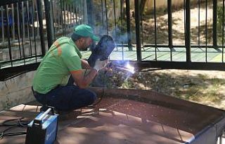 Toroslar Belediyesi, yeşil alanlarda bakım yapıyor