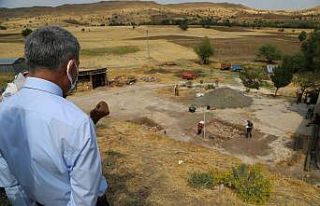 Tozkoparan höyüğünde tarihi eserler çıkmaya...