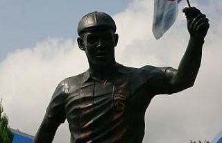 Trabzonsporlu taraftarlar, Nwakaeme’nin heykelini...