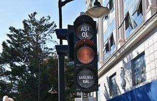 Trafik ışıklarına “Aşı Ol, Sağlıklı Kal”...