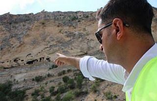 Tunceli’nin dikkat çeken kaya konutları ’İn...