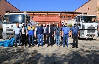 Tuşba Belediyesi okul bahçelerini tazyikli su ile...