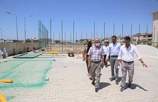 Tuşba Belediyesinden mahallelere sentetik çim saha