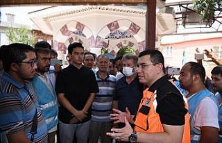 Tütüncü, afet bölgesinde yardım çalışalarını...