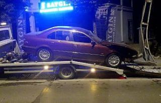 Tuzla’da alkollü sürücü dehşet saçtı: 2 yaralı