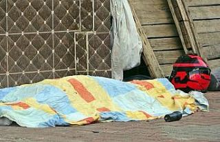 Üniversiteli gençten geriye başucundaki kaskı...