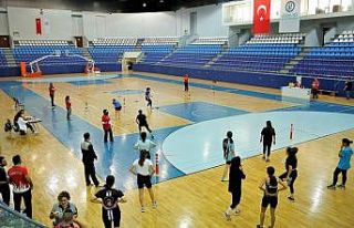 Üniversiteli olabilmek için zamanla yarıştılar