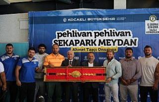 Ünlü başpehlivanlar 41 bin TL’lik kemerin sahibi...