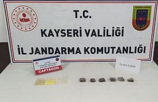 Uyuşturucu tacirinin evinden 458 adet hap çıktı