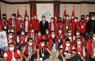 Vali Akbıyık, üniversite öğrencilerle bir araya...