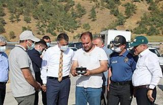 Vali Çağatay, yangın bölgesinde incelemelerde...