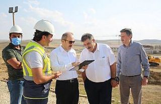 Vali Epcim kışla inşaatında incelemelerde bulundu