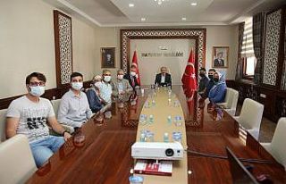 Vali Epcim LGS’de derece yapan öğrencileri ağırladı