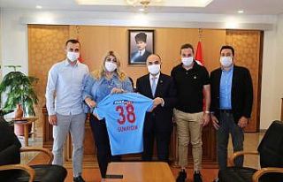 Vali Günaydın’a Kayserispor forması