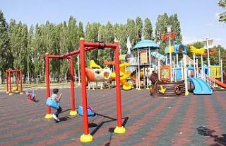 Van Büyükşehir Belediyesi parklardaki oyun gruplarını...