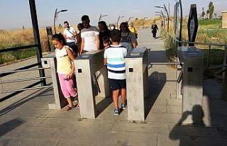 Van Kalesi önüne kurulan turnikeye tepki