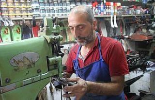 Vatandaşlar eskiyi atınca ayakkabı tamirciliği...