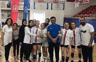Voleybol turnuvasını Çilimli kazandı
