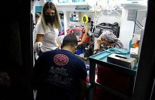 Yakmaya çalıştığı evdeki kişiyi bıçakla yaraladı
