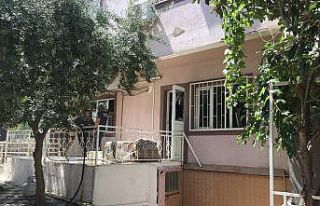 Yanan ocakta unutulan plastik tabak evi yaktı