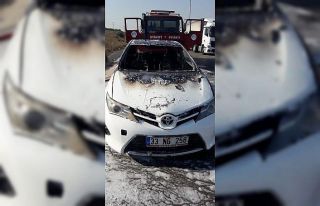 Yanan otomobil kullanılmaz hale geldi