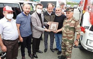 Yangın bölgesinden ülkelerine dönen Azeri İtfaiyecileri...