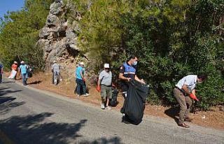 Yangın riskini azaltmak amacıyla çevre temizliği...