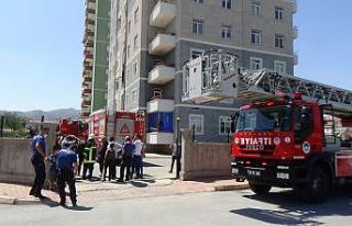 Yangında balkonda mahsur kalan yavru köpeğini kurtardıktan...