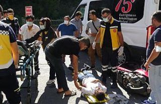 Yaralanan motosikletli sağlık ekibine “Bana ne...