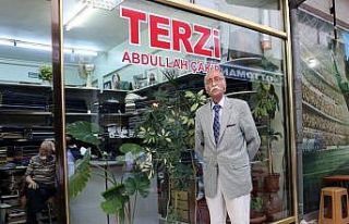 Yarım asırdan fazladır üzerinden hiç çıkarmadı