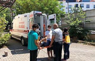 Yaşlı adam maaş sırası beklerken sıcaktan bayıldı