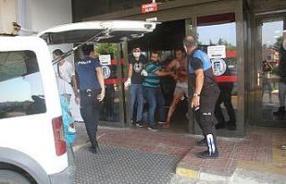 Yemek masasında tartıştığı annesini bıçaklayarak...