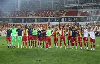 Yeni Malatyaspor’dan galibiyet kutlaması