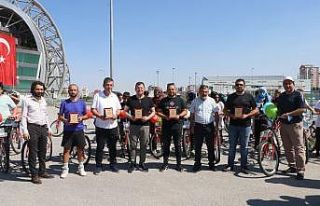 Yetim çocuklar bisiklet eğitimi aldılar
