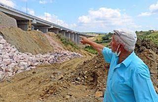 Yolları kapandı, 2 yıldır tarlalarına gidemiyorlar
