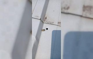 Yorgun mermi çatıyı delerek odaya düştü