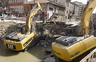 Yüksekova Cengiz Topel Caddesi yenileniyor
