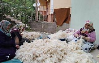 Yün yorgan ve yastıklar kara kışa böyle hazırlandı