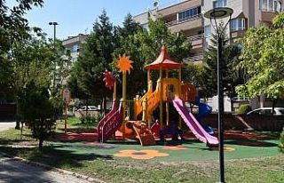 Yunusemre’de parklar çocuklar için yenileniyor
