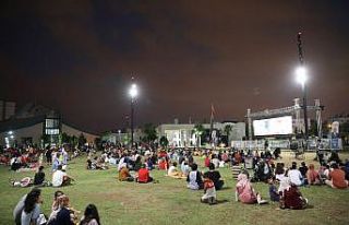 Yüreğirli çocuklar açık havada sinema keyfi yaşadı