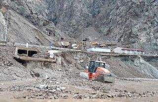 Yusufeli’nde sağanak yağış etkili oldu