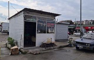 10 metrekarelik dükkanda ayakkabı tamiriyle geçen...