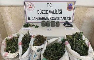 18 kilo 700 gram esrar ele geçirildi
