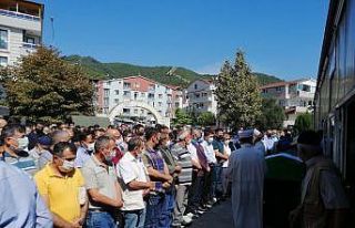 22 yaşındaki kurye koli taşırken kalbine yenik...