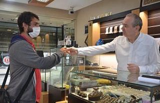 29 yıldır geleneğini bozmadı: Kapıdan ilk giren...