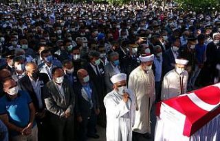 2 aylık evli olan İdlib şehidine gözü yaşlı...
