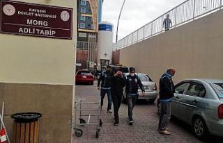 2 kişinin yaralandığı silahlı çatışmada 4...