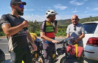 4 bin kilometre pedal çevirerek İznik’e geldiler